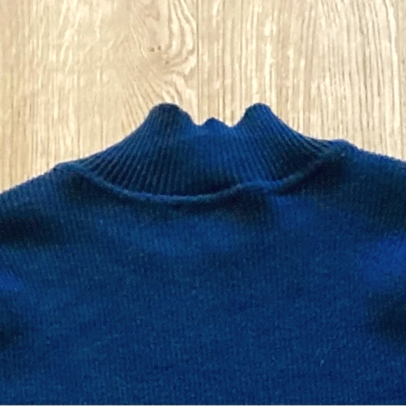 VENUS Blue, Knit, Bell Sleeve,  S-t-r-e-t-c-h Sweater Dress size Medium - Picture 7 of 8